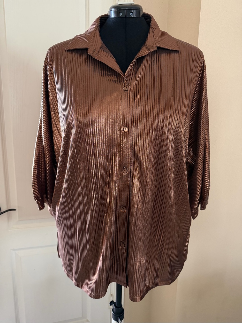 Women's John Mark Brown Shiny Button-Up Top Size 1X